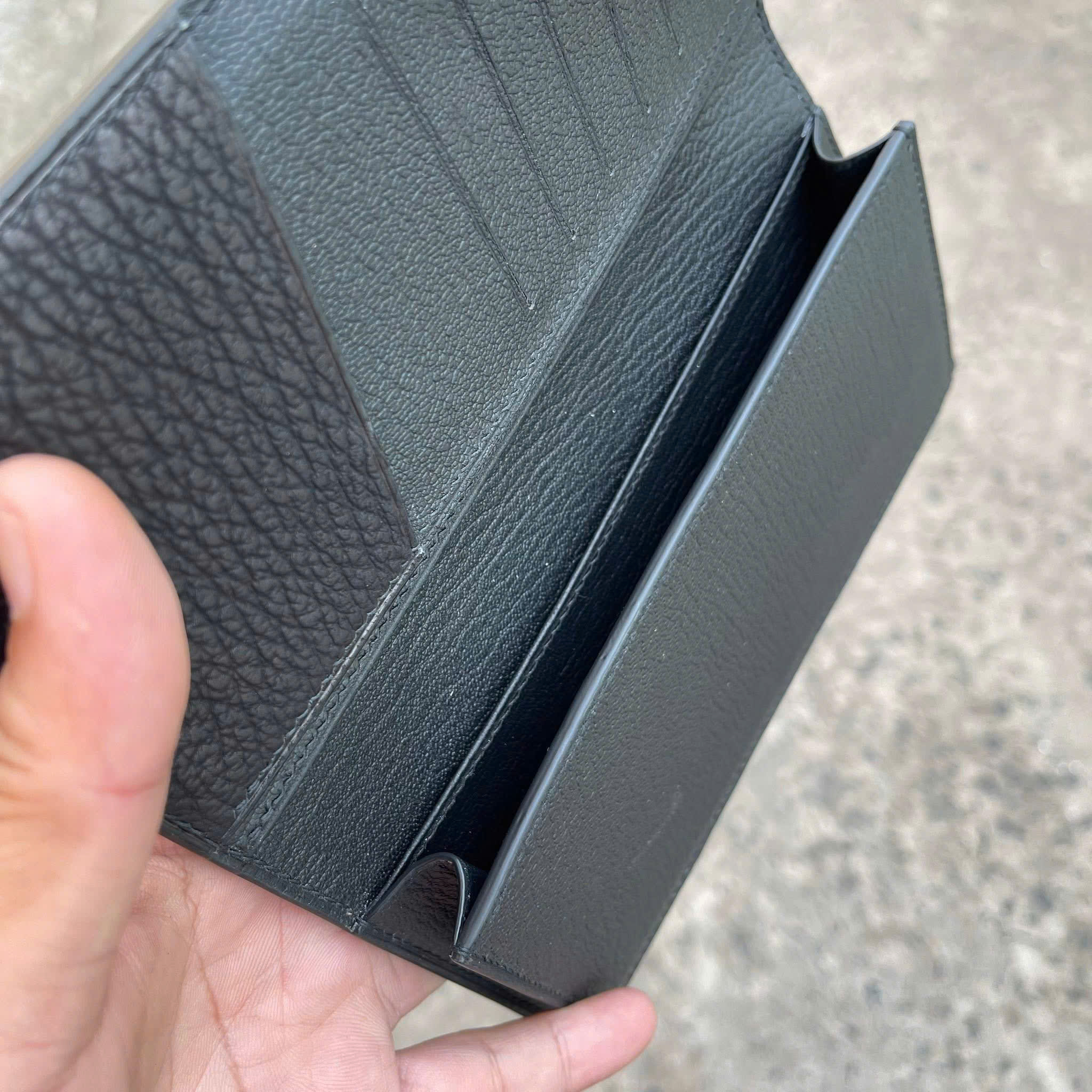 Ví nam dài cầm tay da cá mập CM28