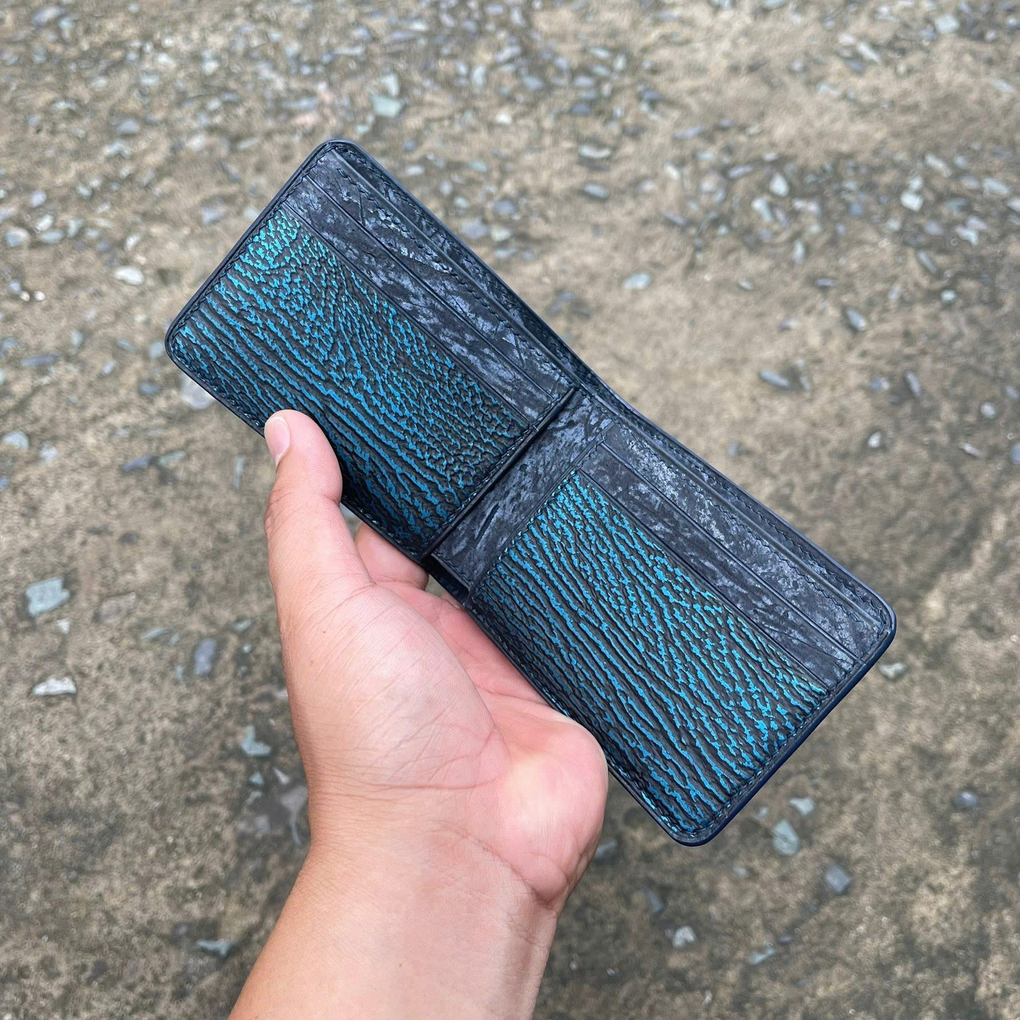 Ví Nam Mini Độc Bản – Da Hươu Cao Cổ Phối Cá Mập V35