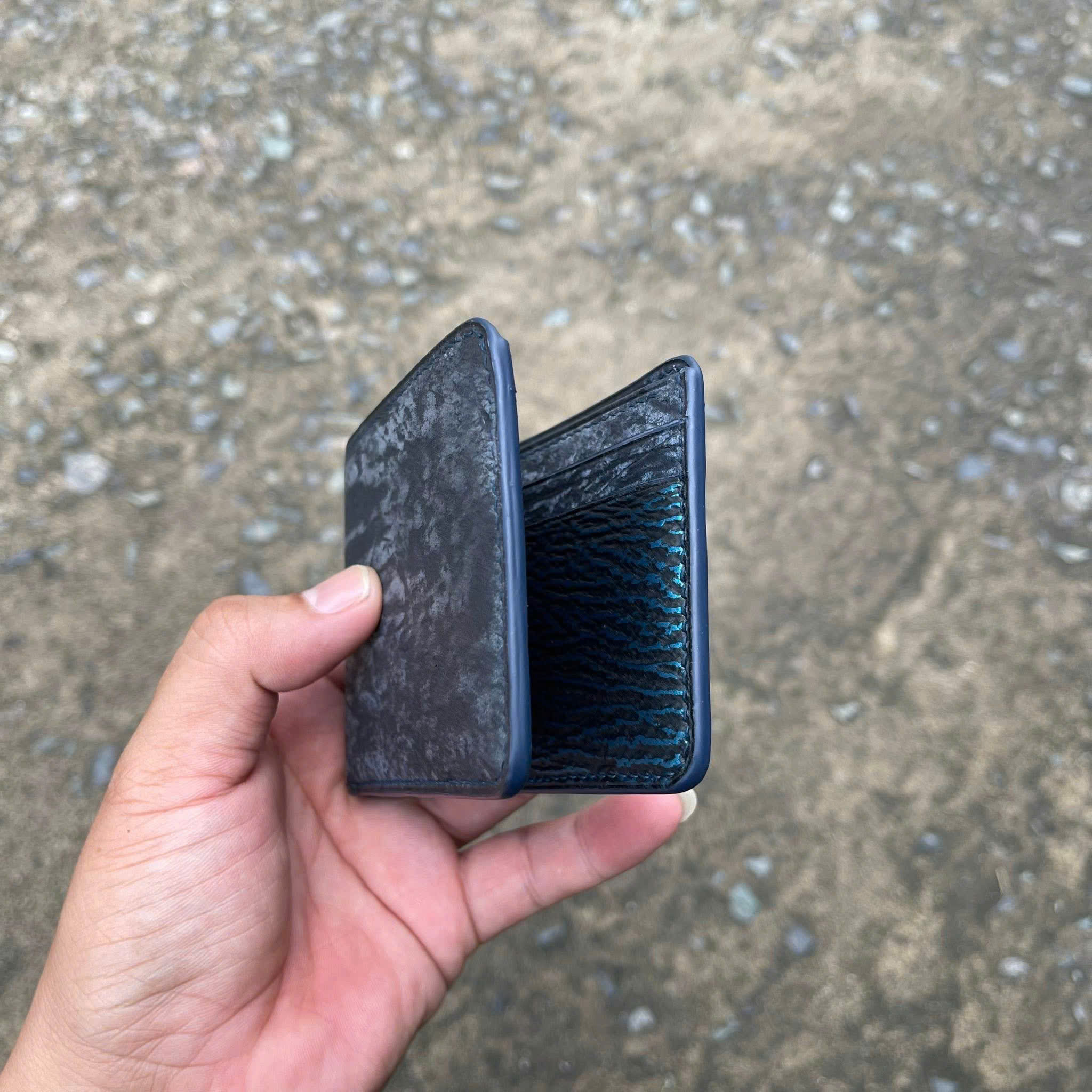 Ví Nam Mini Độc Bản – Da Hươu Cao Cổ Phối Cá Mập V35