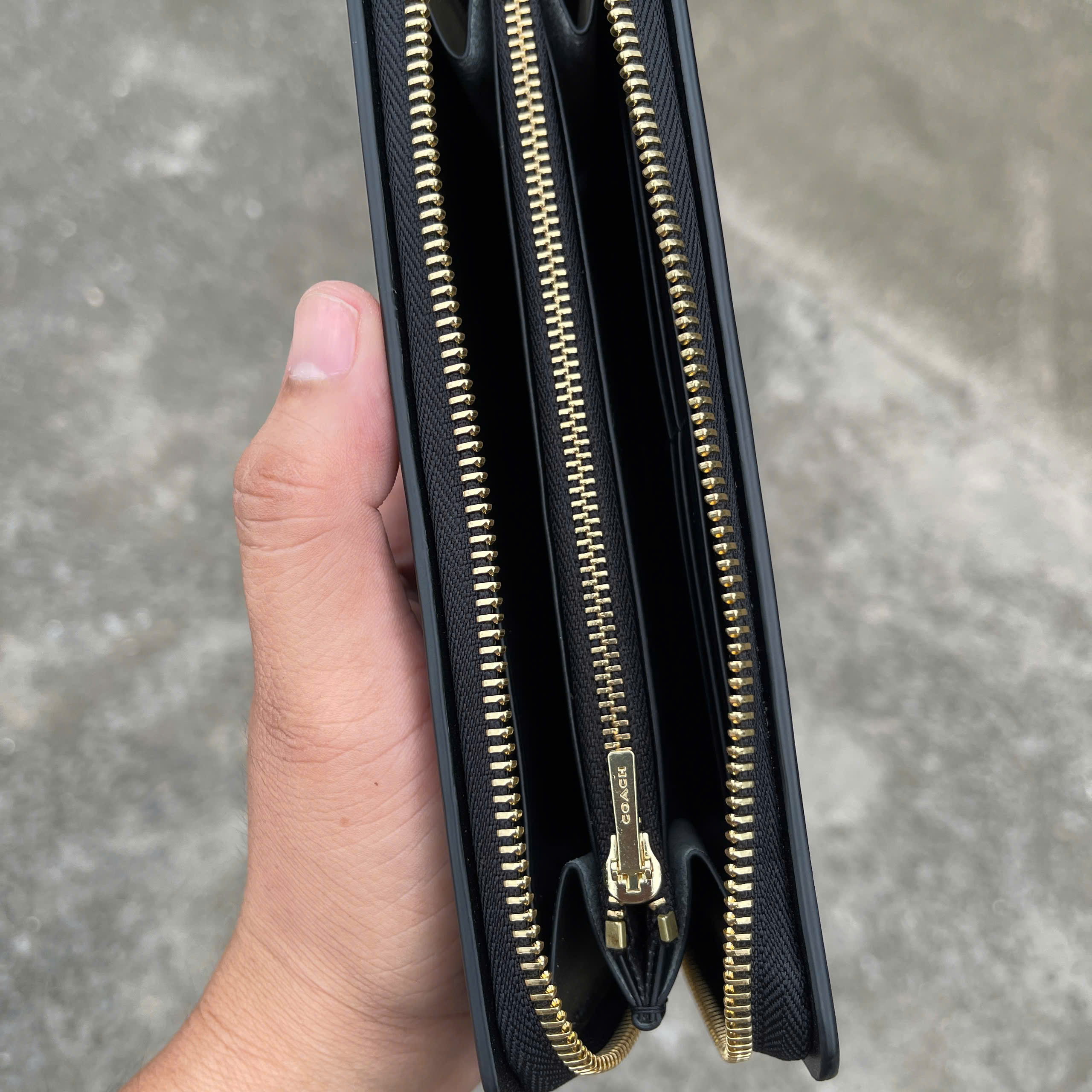 VÍ DÀI CẦM TAY DA SHELL CORDOVAN VDCT05