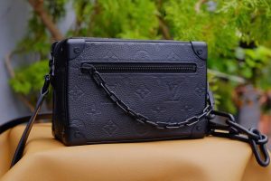 TÚI ĐEO CHÉO ĐEN DA BÒ LÀM VƯỜN LV99