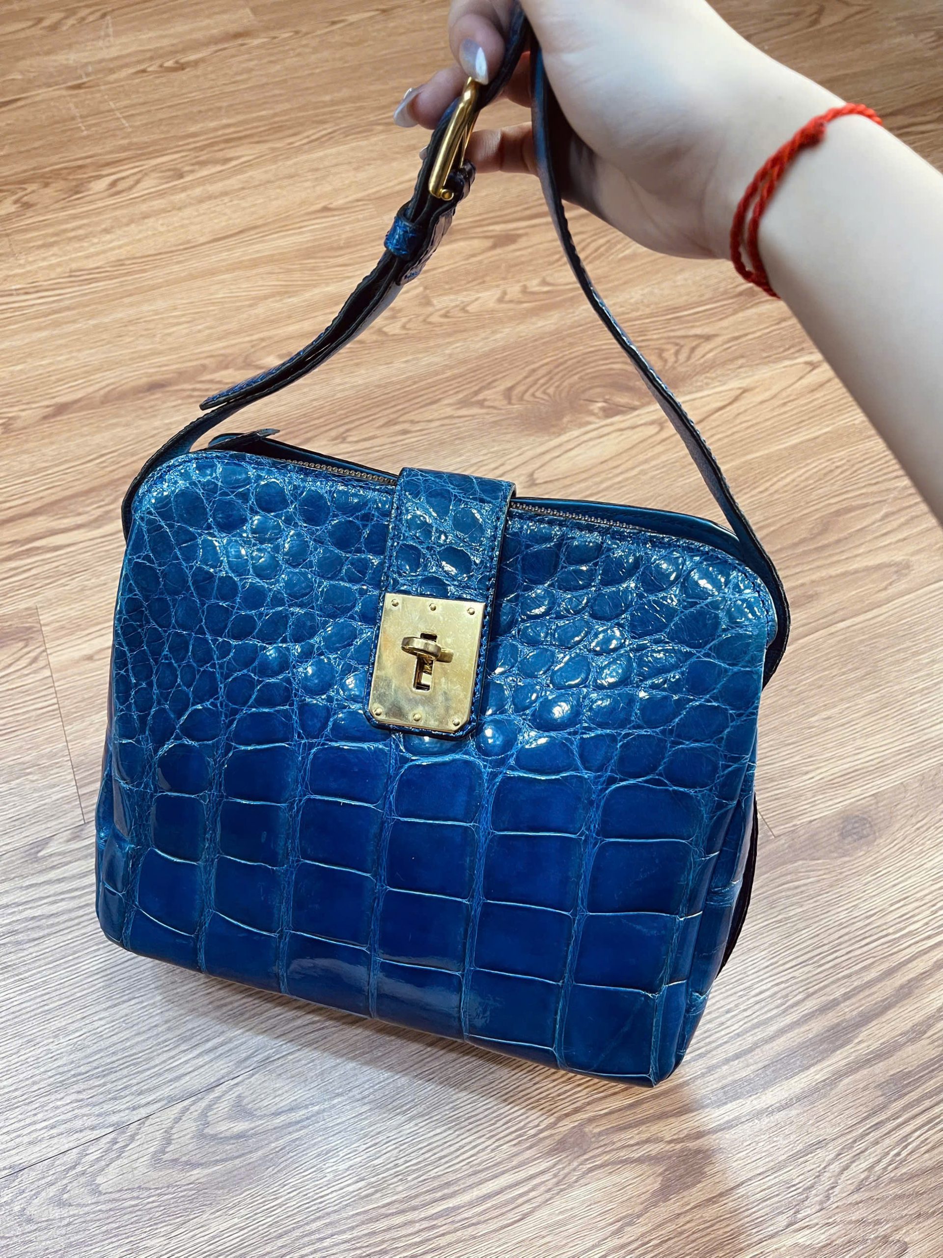 TÚI ĐEO CHÉO NỮ DA CÁ SẤU ALLIGATOR CCSBK02